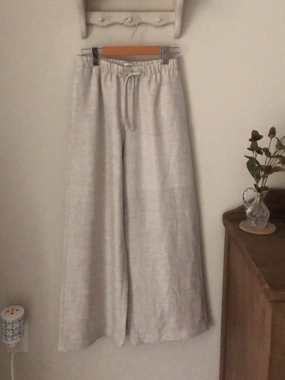 Aritzia - Lodge Linen Blend Wide Leg Pants - size XS, fits like a small,